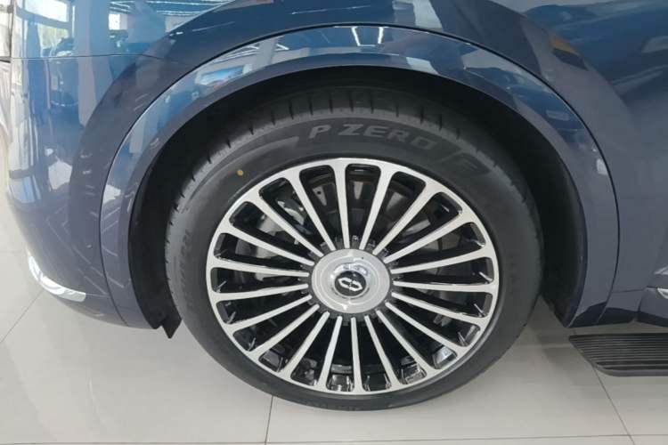 Used Hima AITO M8 2025 Extended-Range Ultra Version 53.4 kWh 5-Seater Edition Exterior 4