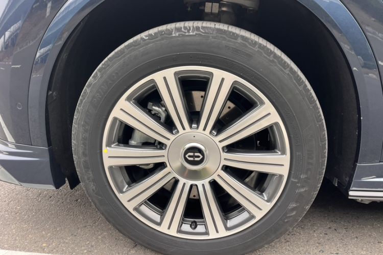 Used Hima AITO M8 2025 Extended-Range Max+ Version 53.4 kWh 6-Seater Edition Exterior 4