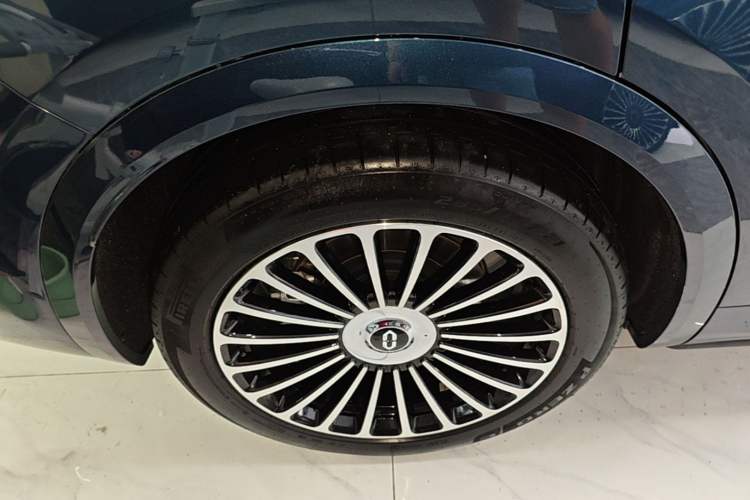 Used Hima AITO M8 2025 Extended-Range Ultra Version 53.4 kWh 5-Seater Edition Exterior 5