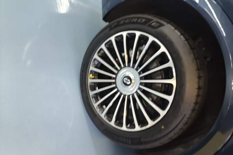 Used Hima AITO M8 2025 Extended-Range Ultra Version 53.4 kWh 5-Seater Edition Exterior 5