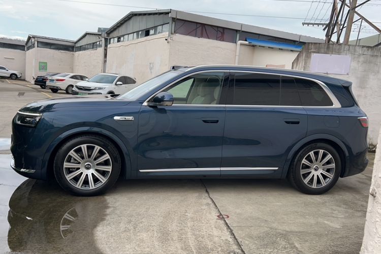 Used Hima AITO M8 2025 Extended-Range Max Version 37 kWh 6-Seater Exterior 5