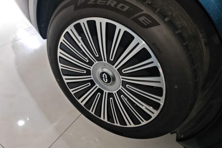 Used Hima AITO M8 2025 Extended-Range Ultra Version 53.4 kWh 6-Seater Edition Exterior 5