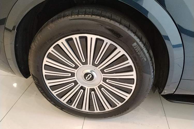 Used Hima AITO M8 2025 Extended-Range Max+ Version 53.4 kWh 6-Seater Edition Exterior 5
