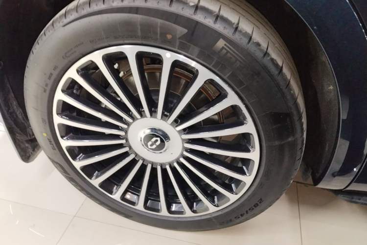 Used Hima AITO M8 2025 Extended-Range Max+ Version 53.4 kWh 5-Seater Edition Exterior 5