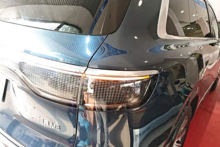 Used Hima AITO M8 2025 Extended-Range Max+ Version 53.4 kWh 5-Seater Edition Exterior 6