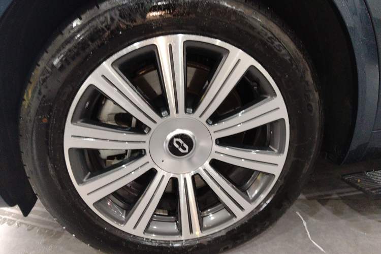 Used Hima AITO M8 2025 Extended-Range Max+ Version 53.4 kWh 6-Seater Edition Exterior 7