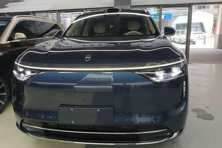 Used Hima AITO M8 2025 Extended-Range Max+ Version 53.4 kWh 6-Seater Edition Front