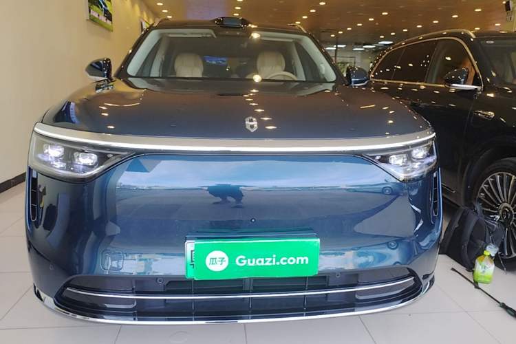 Used Hima AITO M8 2025 Extended-Range Max+ Version 53.4 kWh 6-Seater Edition Front