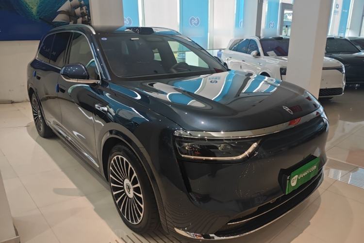 Used Hima AITO M8 2025 Extended-Range Ultra Version 53.4 kWh 5-Seater Edition Front Right 45 Deg
