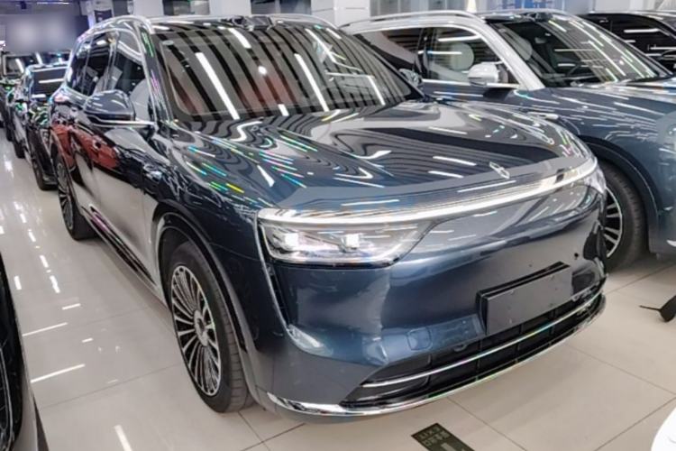 Used Hima AITO M8 2025 Extended-Range Ultra Version 53.4 kWh 5-Seater Edition Front Right 45 Deg
