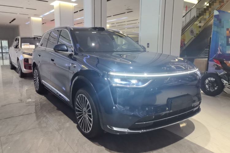 Used Hima AITO M8 2025 Extended-Range Ultra Version 53.4 kWh 5-Seater Edition Front Right 45 Deg