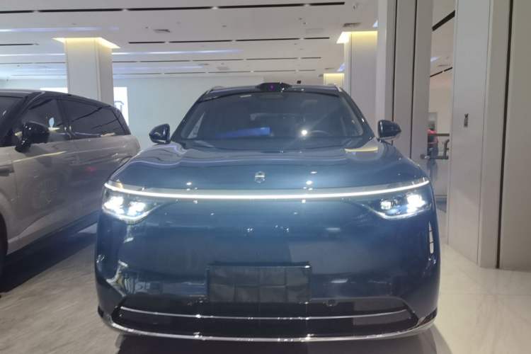 Used Hima AITO M8 2025 Extended-Range Ultra Version 53.4 kWh 5-Seater Edition Front