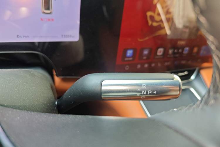 Used Hima AITO M8 2025 Extended-Range Max+ Version 53.4 kWh 6-Seater Edition Gear Lever