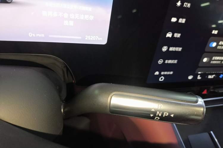 Used Hima AITO M8 2025 Extended-Range Ultra Version 53.4 kWh 5-Seater Edition Gear Lever