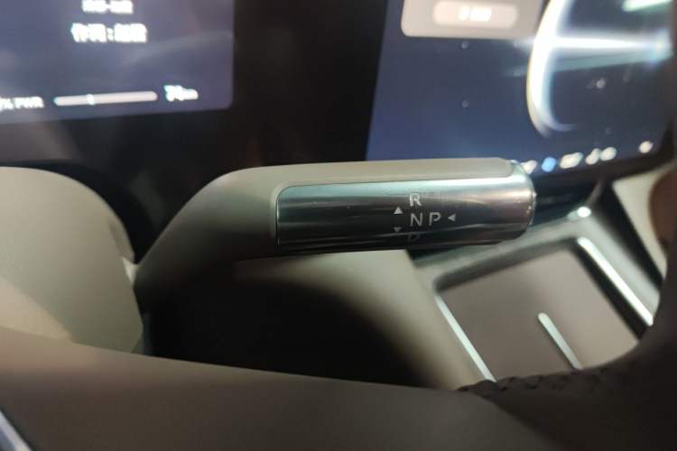 Used Hima AITO M8 2025 Model Pure Electric Max+ Six-Seat Four-Wheel-Drive Version Gear Lever