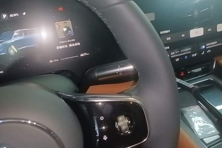 Used Hima AITO M8 2025 Extended-Range Max+ Version 53.4 kWh 5-Seater Edition Gear Lever