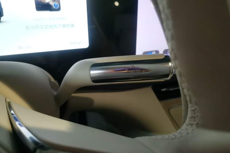 Used Hima AITO M8 2025 Extended-Range Max+ Version 53.4 kWh 5-Seater Edition Gear Lever