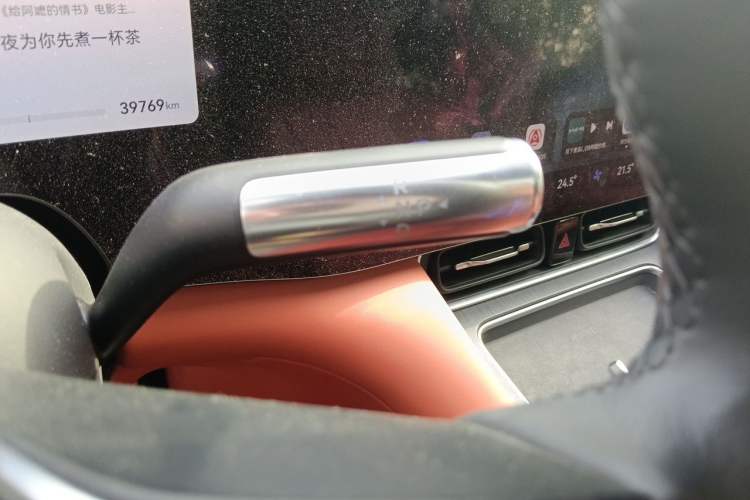 Used Hima AITO M8 2025 Extended-Range Max+ Version 53.4 kWh 5-Seater Edition Gear Lever