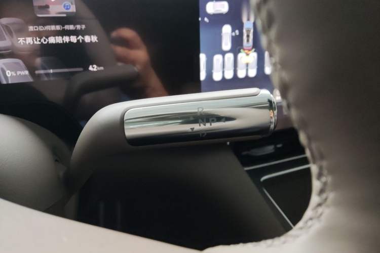 Used Hima AITO M8 2025 Extended-Range Ultra Version 53.4 kWh 6-Seater Edition Gear Lever