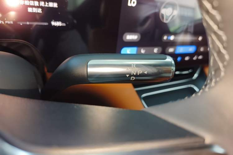 Used Hima AITO M8 2025 Extended-Range Max+ Version 53.4 kWh 5-Seater Edition Gear Lever