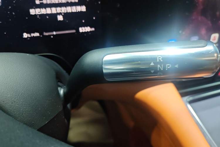 Used Hima AITO M8 2025 Extended-Range Max+ Version 53.4 kWh 6-Seater Edition Gear Lever