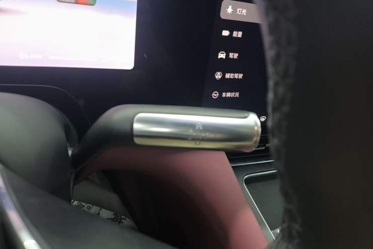 Used Hima AITO M8 2025 Extended-Range Ultra Version 53.4 kWh 5-Seater Edition Gear Lever
