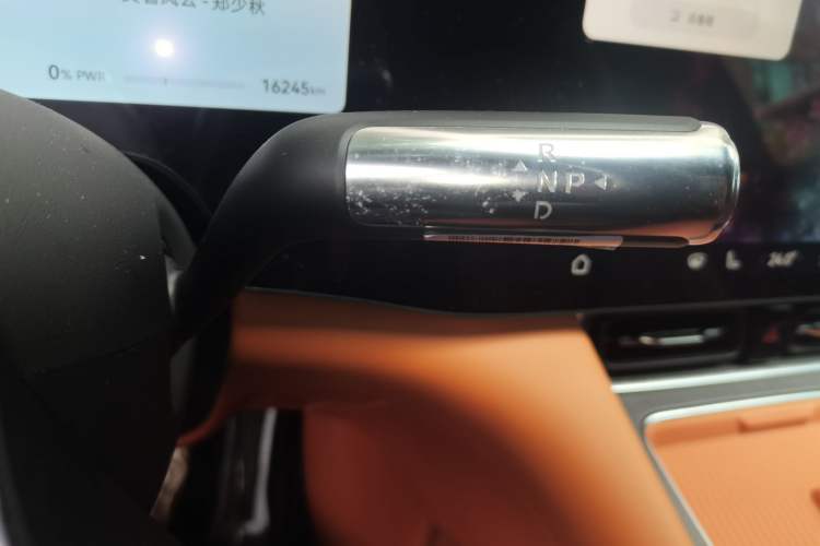 Used Hima AITO M8 2025 Extended-Range Ultra Version 53.4 kWh 6-Seater Edition Gear Lever