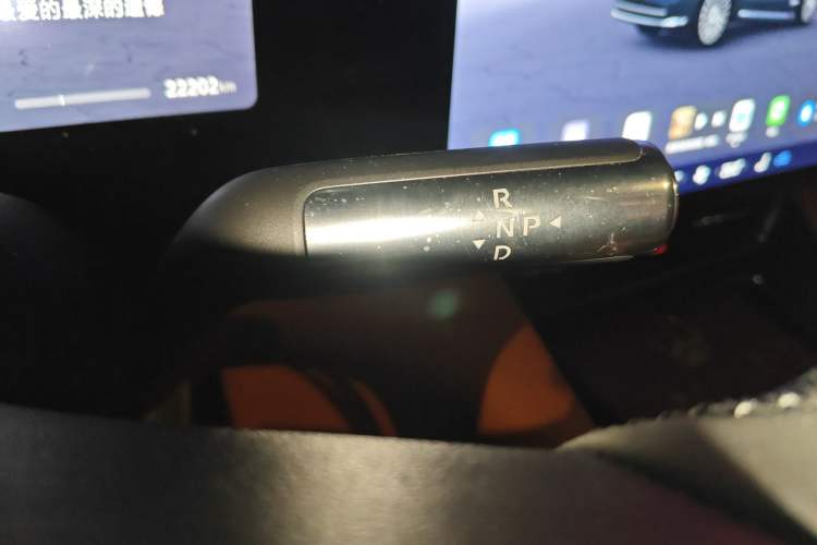 Used Hima AITO M8 2025 Extended-Range Max+ Version 53.4 kWh 5-Seater Edition Gear Lever