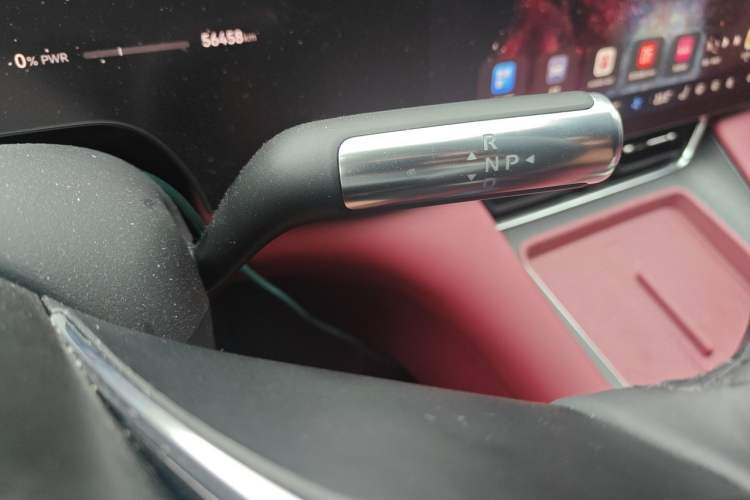 Used Hima AITO M8 2025 Extended-Range Max+ Version 53.4 kWh 6-Seater Edition Gear Lever