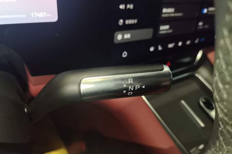 Used Hima AITO M8 2025 Extended-Range Ultra Version 53.4 kWh 5-Seater Edition Gear Lever