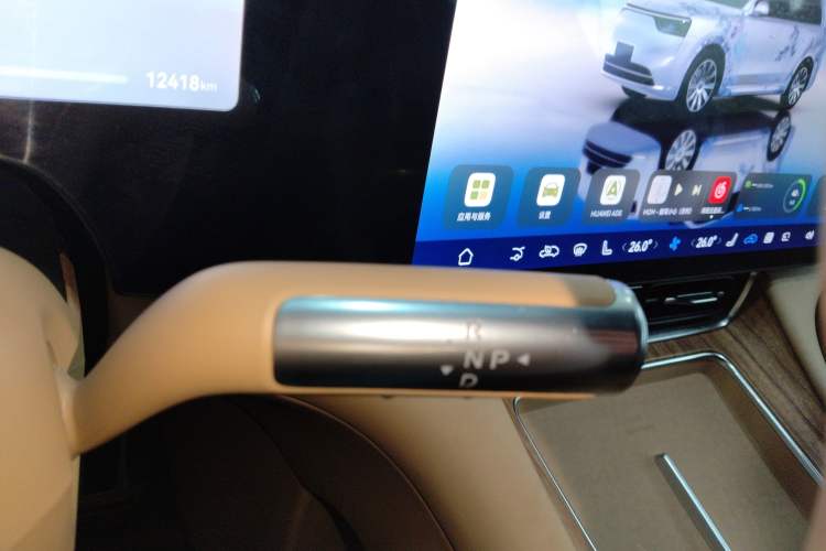 Used Hima AITO M8 2025 Extended-Range Max+ Version 53.4 kWh 6-Seater Edition Gear Lever