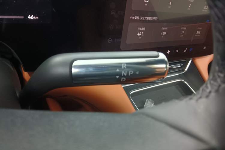 Used Hima AITO M8 2025 Model Pure Electric Ultra Six-Seat Four-Wheel-Drive Version Gear Lever