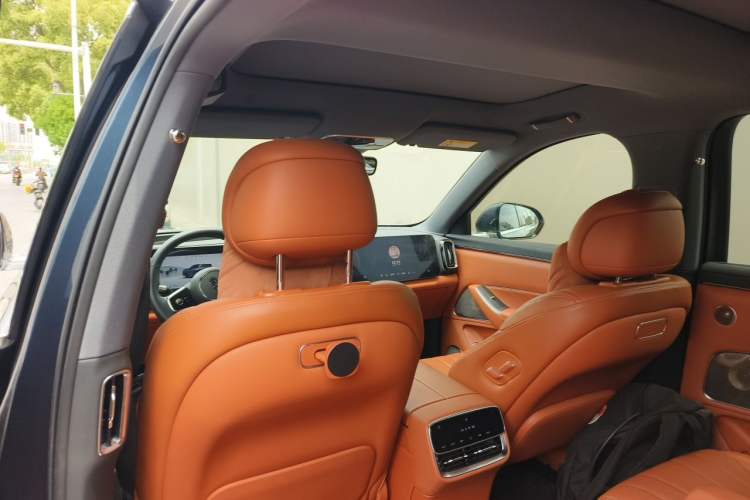 Used Hima AITO M8 2025 Extended-Range Max+ Version 53.4 kWh 6-Seater Edition Headliner