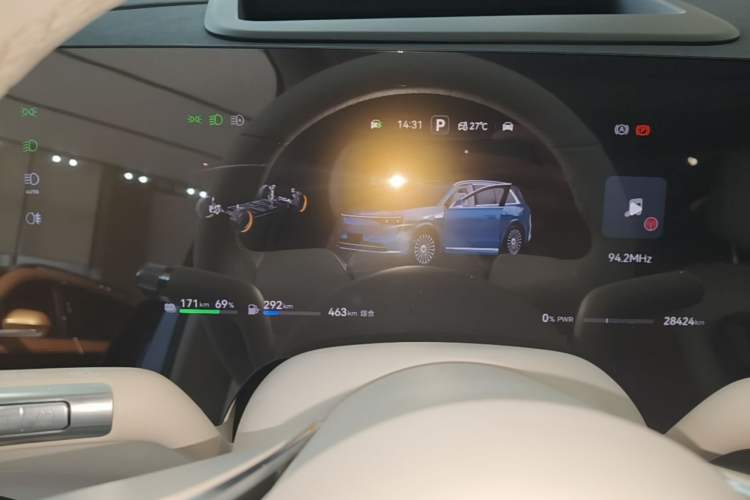 Used Hima AITO M8 2025 Extended-Range Max+ Version 53.4 kWh 6-Seater Edition Instrument Cluster