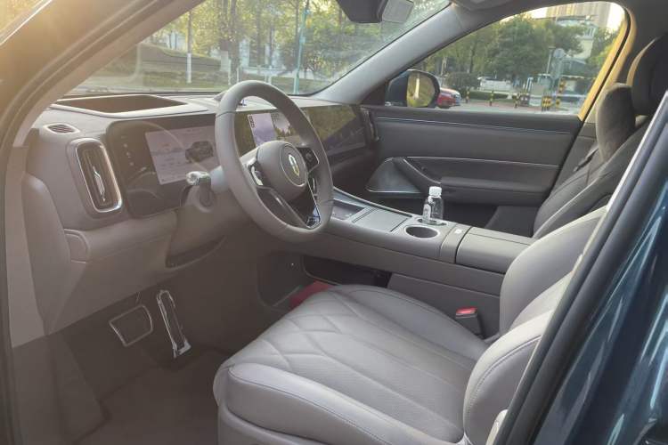Used Hima AITO M8 2025 Model, Pure Electric Max+ Six-Seat Long-Range Version Interior 1