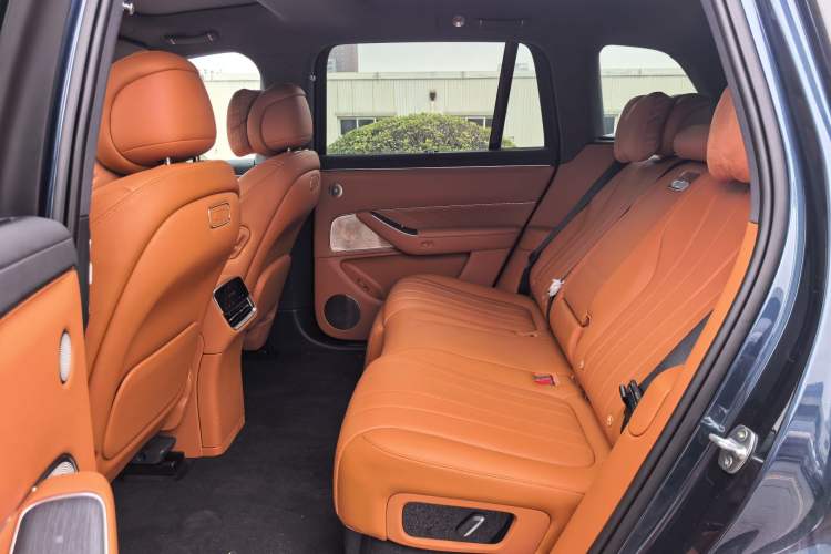 Used Hima AITO M8 2025 Extended-Range Max+ Version 53.4 kWh 5-Seater Edition Interior 1