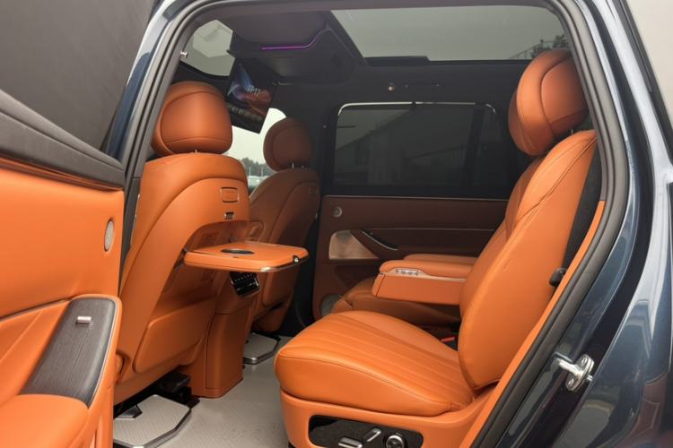 Used Hima AITO M8 2025 Extended-Range Max+ Version 53.4 kWh 6-Seater Edition Interior 1