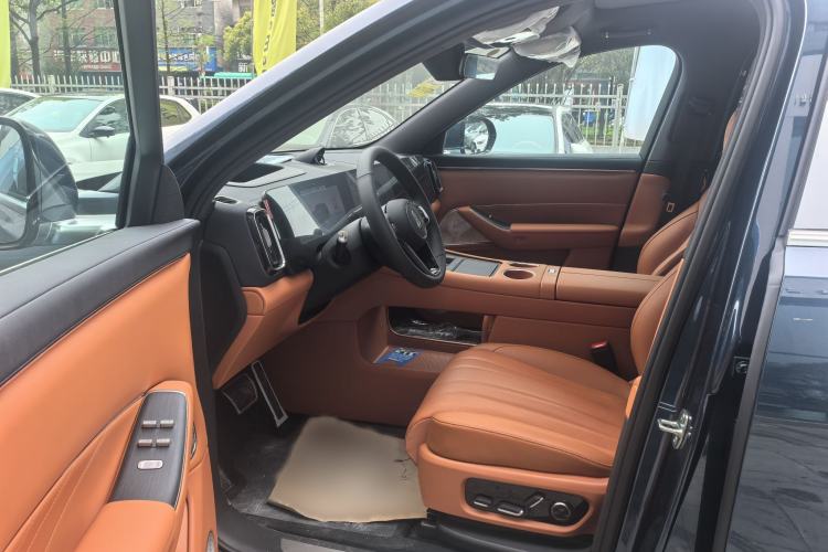 Used Hima AITO M8 2025 Extended-Range Max+ Version 53.4 kWh 6-Seater Edition Interior 1