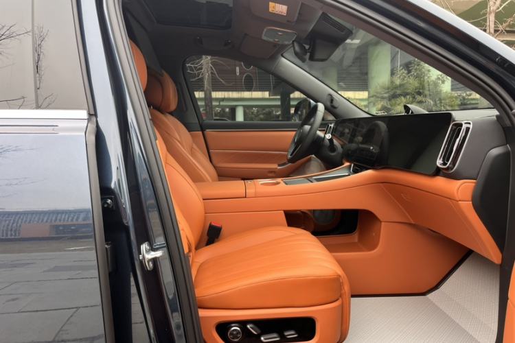 Used Hima AITO M8 2025 Extended-Range Max+ Version 53.4 kWh 6-Seater Edition Interior 2