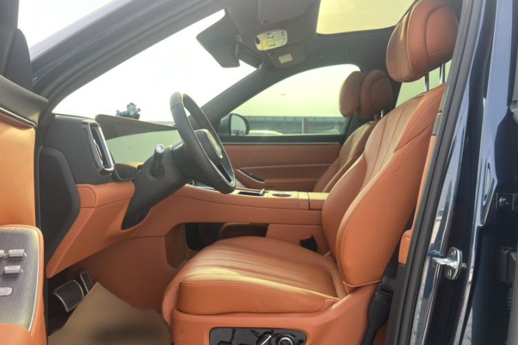 Used Hima AITO M8 2025 Extended-Range Ultra Version 53.4 kWh 6-Seater Edition Interior 2