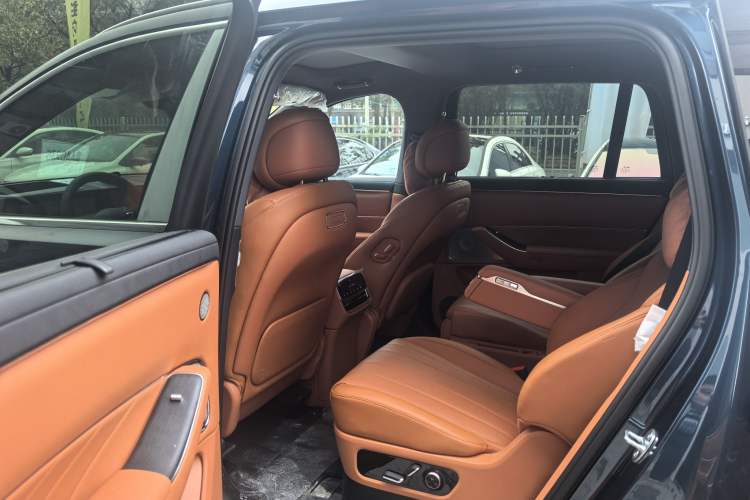 Used Hima AITO M8 2025 Extended-Range Max+ Version 53.4 kWh 6-Seater Edition Interior 2