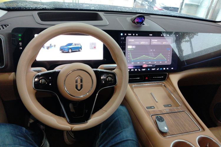 Used Hima AITO M8 2025 Extended-Range Max+ Version 53.4 kWh 6-Seater Edition Interior 2