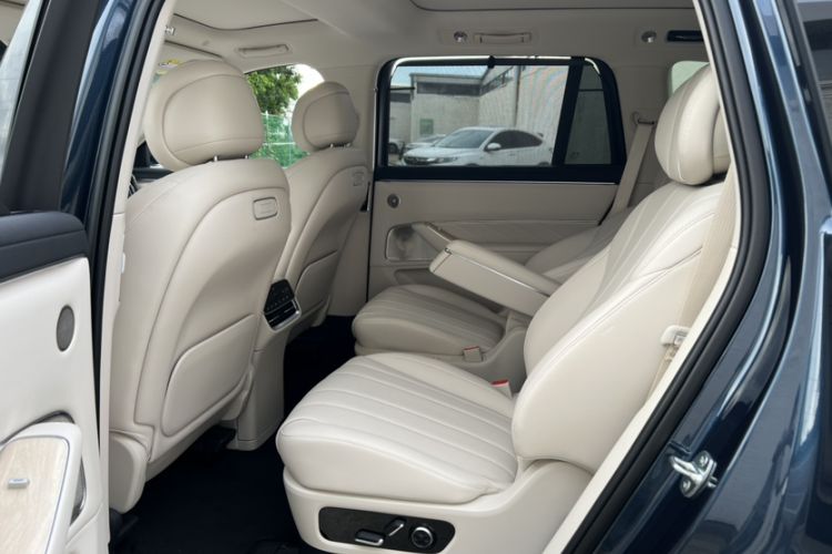 Used Hima AITO M8 2025 Extended-Range Max Version 37 kWh 6-Seater Interior 3