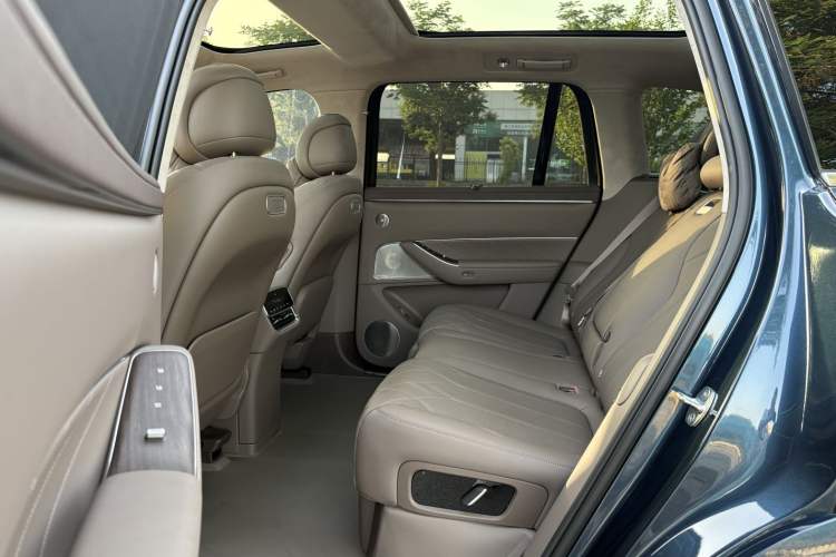Used Hima AITO M8 2025 Model, Pure Electric Max+ Five-Seat All-Wheel-Drive Version Interior 3
