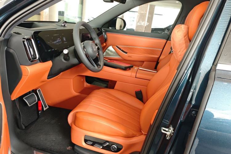 Used Hima AITO M8 2025 Extended-Range Max+ Version 53.4 kWh 5-Seater Edition Interior 3