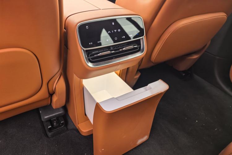 Used Hima AITO M8 2025 Extended-Range Max+ Version 53.4 kWh 5-Seater Edition Interior 3