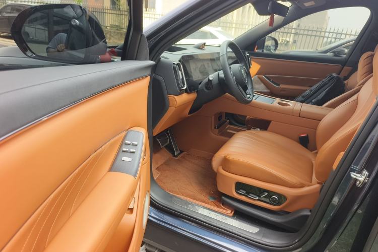 Used Hima AITO M8 2025 Extended-Range Max Version 37 kWh 5-Seater Interior 3