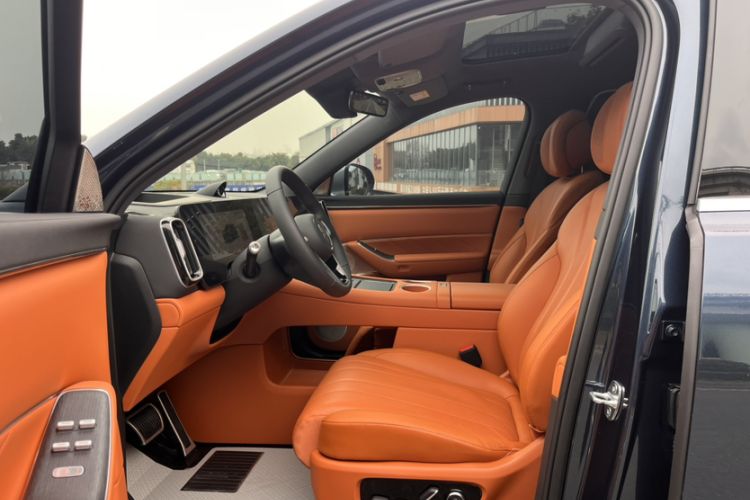 Used Hima AITO M8 2025 Extended-Range Max+ Version 53.4 kWh 6-Seater Edition Interior 3
