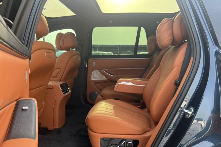 Used Hima AITO M8 2025 Extended-Range Ultra Version 53.4 kWh 6-Seater Edition Interior 3