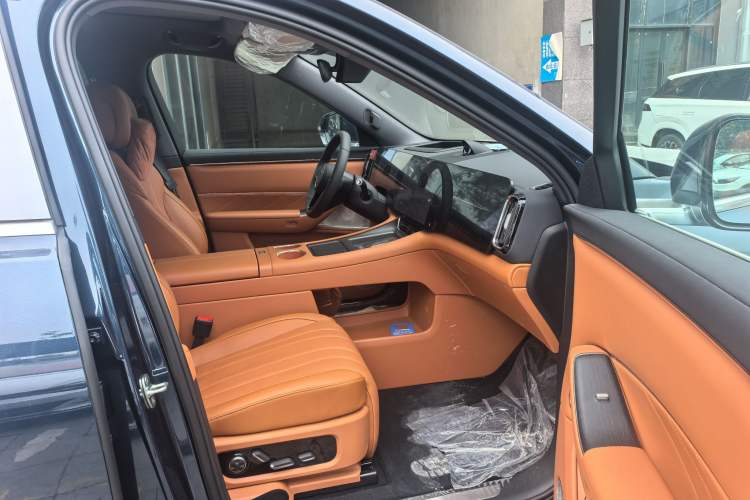 Used Hima AITO M8 2025 Extended-Range Max+ Version 53.4 kWh 6-Seater Edition Interior 3